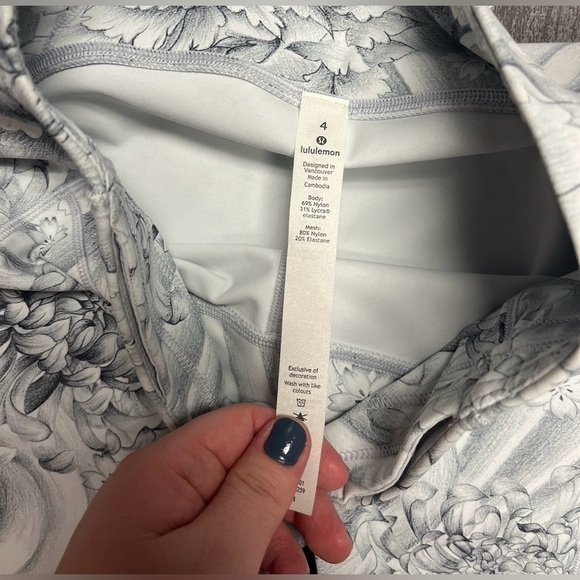 LIKE 🆕 Lululemon Speed Up Tight *Full-On Luxtreme 28" - Sz 4 - Picture 4 of 7